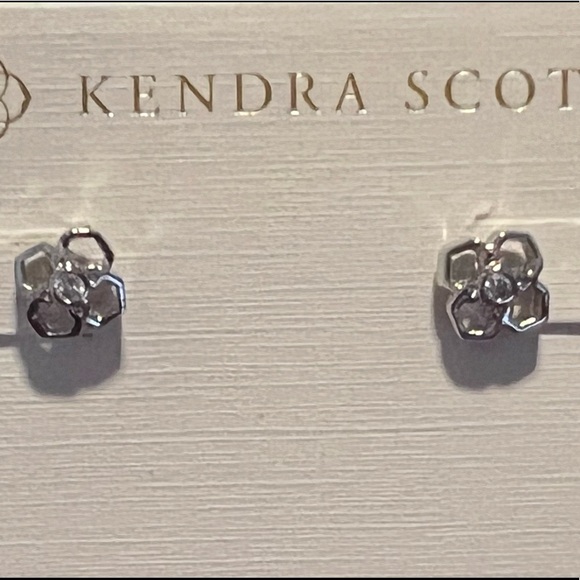 LOWEST PRICE AUTHENTIC KENDRA SCOTT 🆑 Final Sale-No Offers-No Shipping Discount